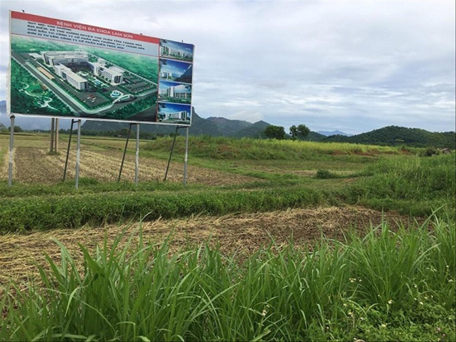 Hiện trường dự án Bệnh viện Đa khoa Lam Sơn sau hơn 10 năm vẫn là bãi đất trống