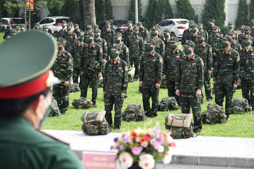 Cán bộ, bác sĩ Học viện Quân y tăng cường vào TPHCM và các tỉnh phía Nam chống dịch COVID-19. Ảnh: Nguyễn Minh