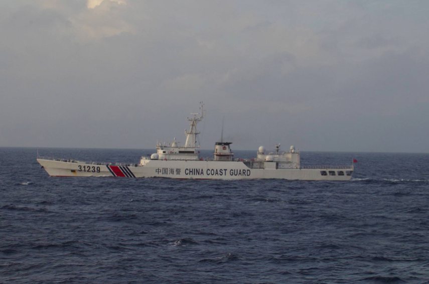 Một tàu hải cảnh Trung Quốc tiến gần quần đảo Senkaku/Điếu Ngư năm 2015. Ảnh: Reuters 