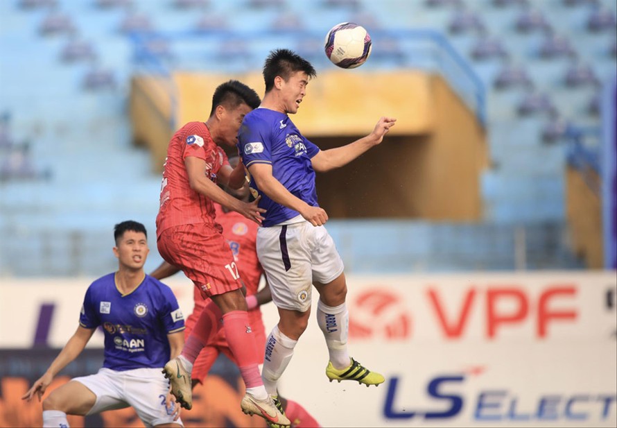 V-League lên kế hoạch “chạy” hết vòng 13 để phục vụ cho kế hoạch của đội tuyển Việt Nam. Ảnh: Anh Tú