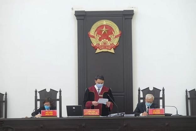 Hội đồng xét xử vụ án gồm 3 người do thẩm phán Trần Nam Hà làm chủ tọa 