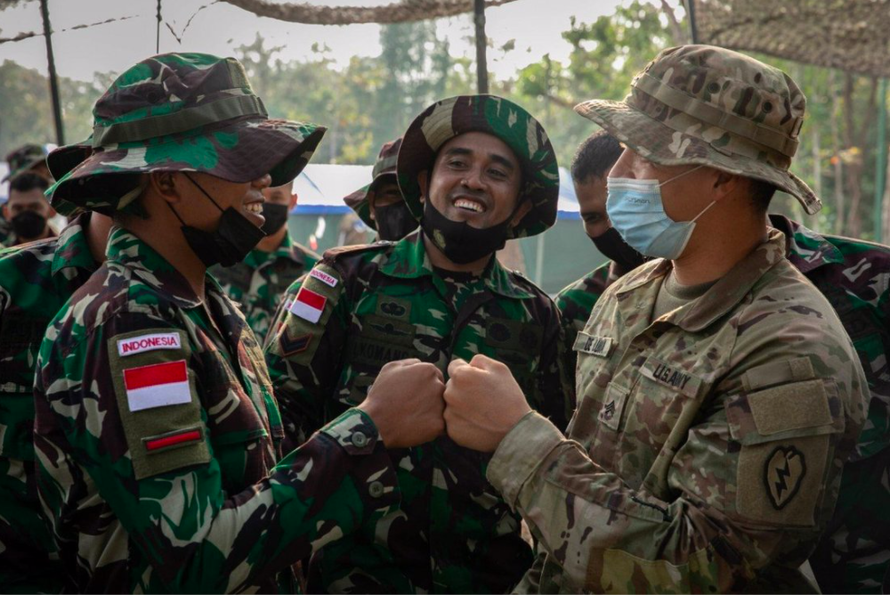 Binh lính Mỹ và Indonesia tham gia đợt tập trận chung “Lá chắn Garuda”. Ảnh: Getty 