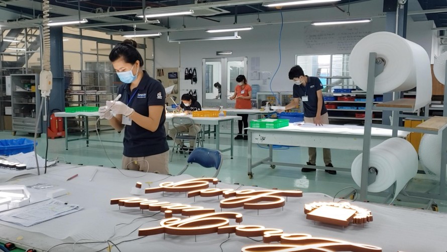 Công nhân sản xuất tại một nhà máy "3 tại chỗ" trong KCN Amata ở Đồng Nai. Ảnh: Mạnh Thắng