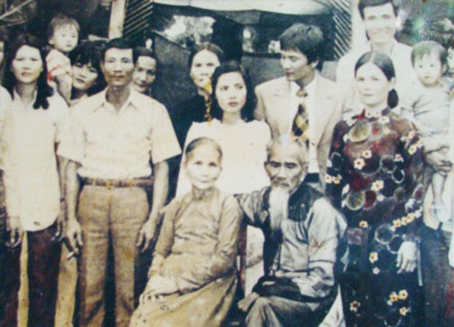 Võ sĩ Bảo Truy Phong cùng vợ và gia đình, con cháu. Ảnh tư liệu 