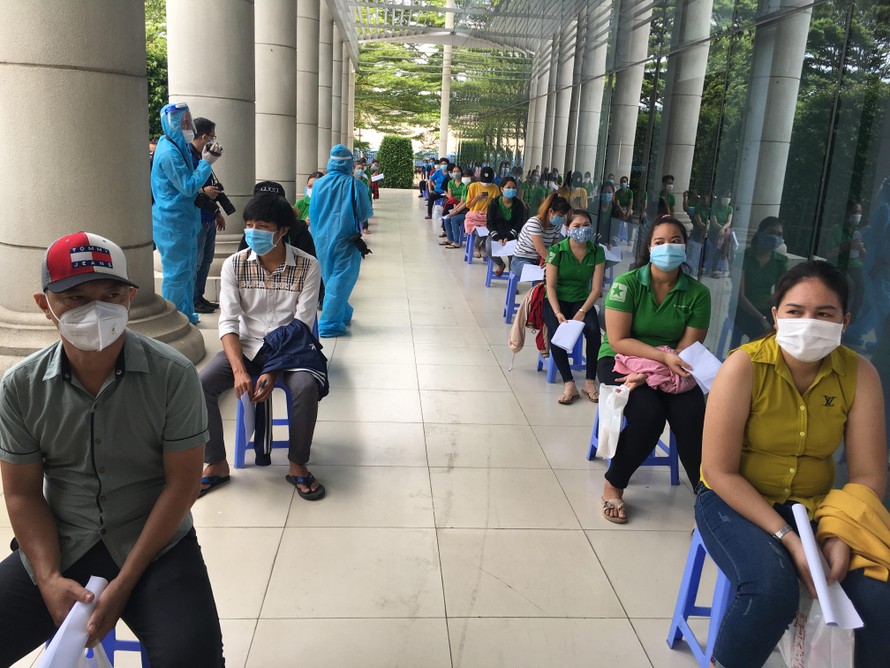 Công nhân ở Đồng Nai được tiêm vắc-xin chuẩn bị sẵn sàng để hoạt động trở lại 