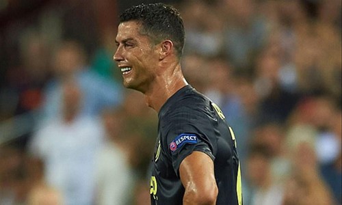 Ronaldo bật khóc tức tưởi khi nhận tấm thẻ đỏ tranh cãi 