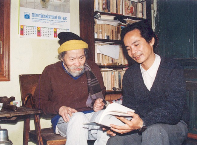 Nguyễn Trọng Tạo (bìa phải) và nhà thơ Trần Dần