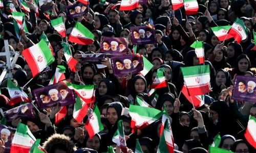 Phụ nữ tham gia buổi nói chuyện trước công chúng của ông Rouhani tại thành phố Khoy. Ảnh: Reuters