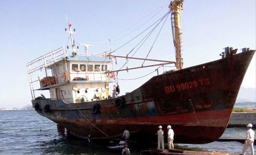 Nhiều tàu vỏ thép của ngư dân Bình Định vừa đóng bị hư hỏng 