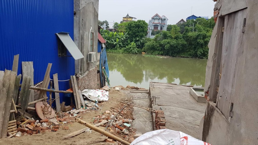 Hàng trăm công trình không phép: Bức tử kênh Bắc Hưng Hải