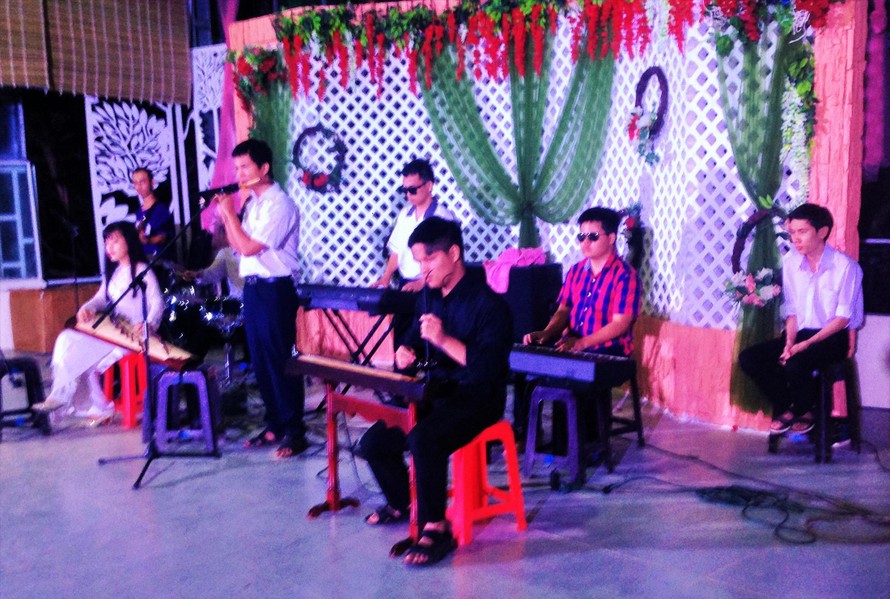 Ban nhạc đi biểu diễn ở Lâm Đồng