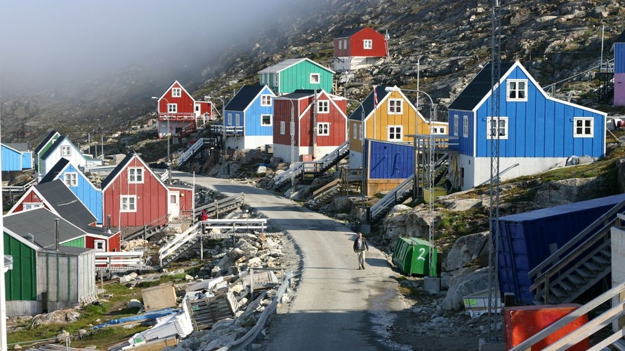 Greenland với gần 2,2 triệu km2 chỉ có 57.000 dân. Ảnh: Sky News