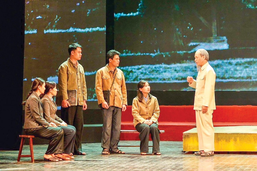 Suốt 40 năm làm nghệ thuật, Tiến Hợi đã hàng nghìn lần vào vai Bác Hồ 