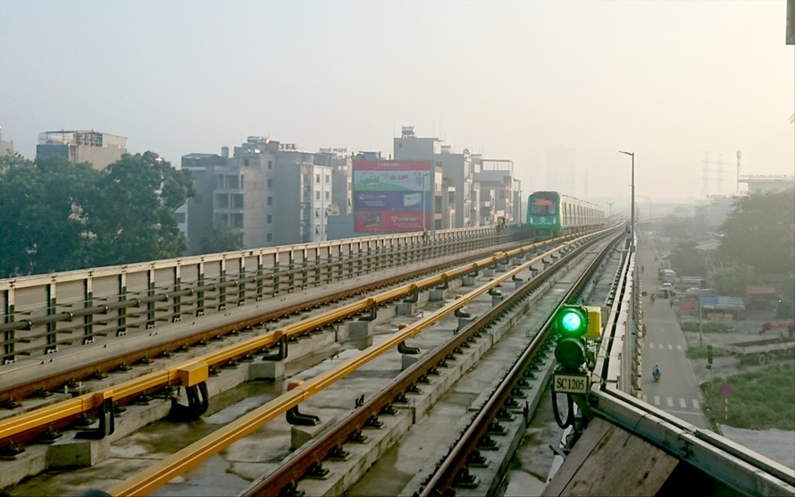 Dự án đường sắt đô thị Cát Linh – Hà Đông chưa hẹn ngày về đích, dù đã 1 năm chạy thử. Ảnh: Phạm Thanh