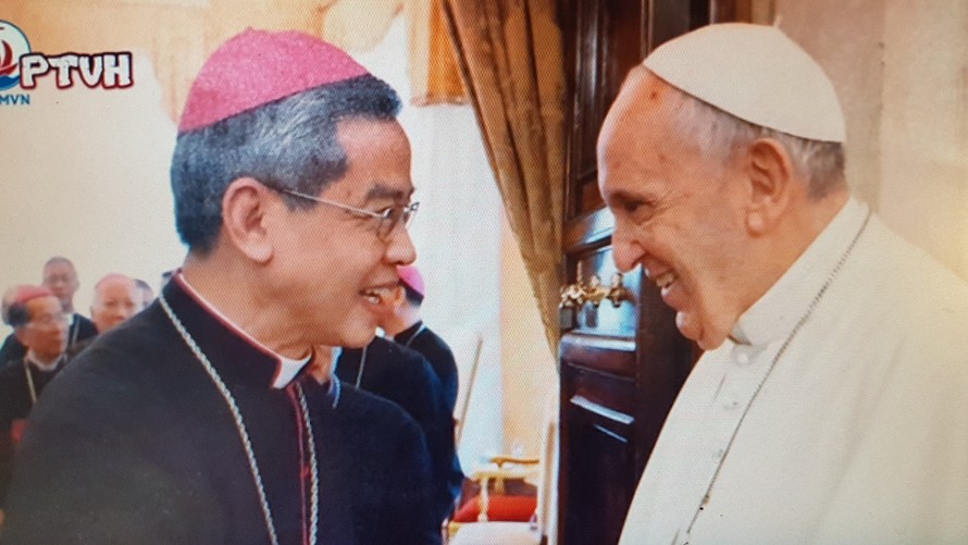 GM Giuse Nguyễn Năng với Đức thánh cha, Giáo hoàng Biển Đức Bênêđictô XVI 