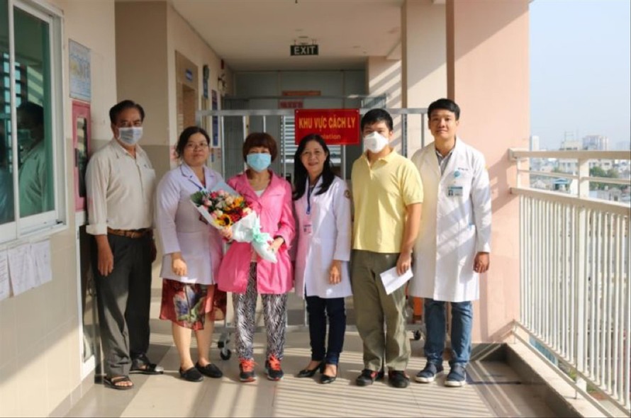 Li ZiChao đến đón mẹ trong niềm vui cùng các bác sĩ bệnh viện quận 11