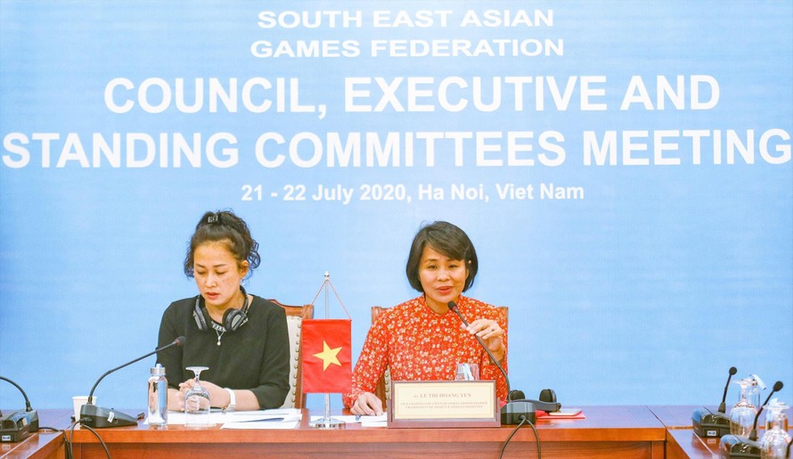 Bà Lê Thị Hoàng Yến, Phó Tổng cục trưởng Tổng cục TDTT, nêu ý tưởng SEA Games 31 không thuốc lá, thân thiện môi trường tại Hội nghị về vai trò của nữ giới trong các hoạt động thể thao ở Đông Nam Á. Ảnh: Bùi Lượng