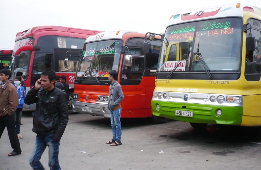 Một số tuyến xe khách tại bến xe Hà Nội tăng đến 50% giá vé. Ảnh: Anh Trọng