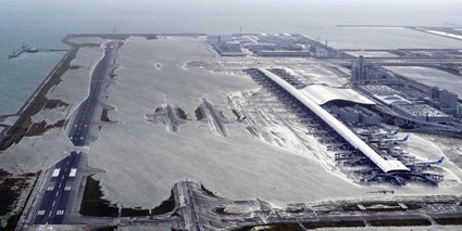 Sân bay quốc tế Kansai bị ngập nặng do siêu bão Jebi - Ảnh: Business Insider