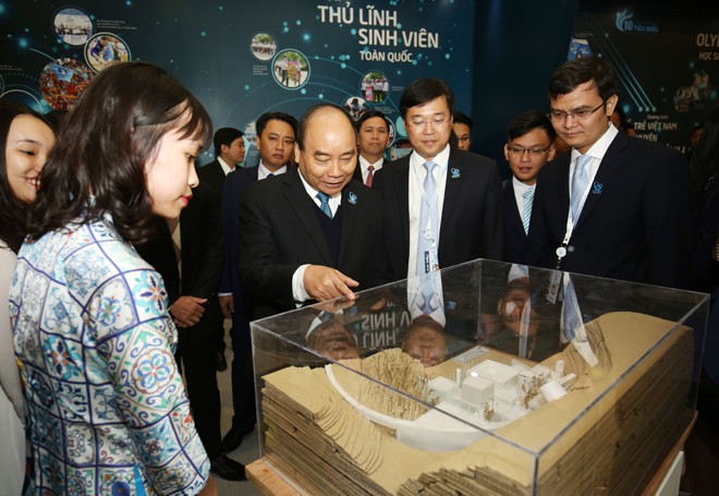Thủ tướng Nguyễn Xuân Phúc thăm không gian triển lãm tại Đại hội sáng 10/12/2018. ảnh: Như Ý