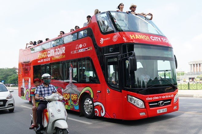 Du lịch Hà Nội bằng “siêu” xe buýt 2 tầng