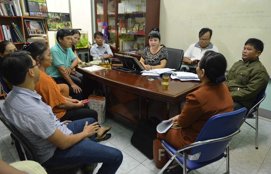 Nghe các nạn nhân trình bày tại Văn phòng Ban đại diện báo Tiền Phong khu vực Tây Nguyên
