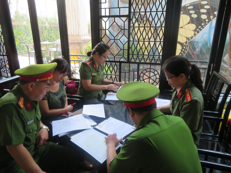 Đoàn kiểm tra tiến hành kiểm tra việc thực thi Luật Phòng, chống tác hại của thuốc lá tại các nhà hàng, khách sạn trên địa bàn TP HCM