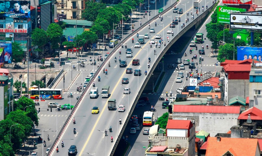 Nút giao Láng - Nguyễn Chí Thanh, sau khi được cải tạo, tổ chức lại giao thông đã trở thành một trong 10 điểm ùn tắc được Sở GTVT Hà Nội xử lý trong năm 2019. Ảnh: Như Ý