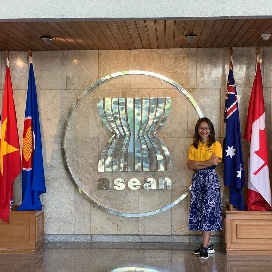 Nguyễn Thị Huyền tại trụ sở ASEAN (Jakarta, Indonesia). Ảnh: NVCC