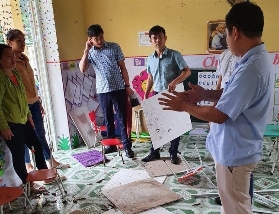Động đất làm rơi trần thạch cao tại một trường mẫu giáo ở Mường Tè. Ảnh: Laichau.gov.vn 