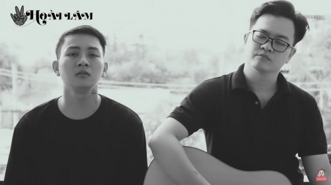 Hoài Lâm và Nguyễn Minh Cường trong MV “Hoa nở không màu”
