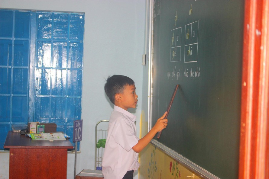 Học sinh lớp 1 Trường Tiểu học Lê Lợi ở tỉnh Đắk Lắk
