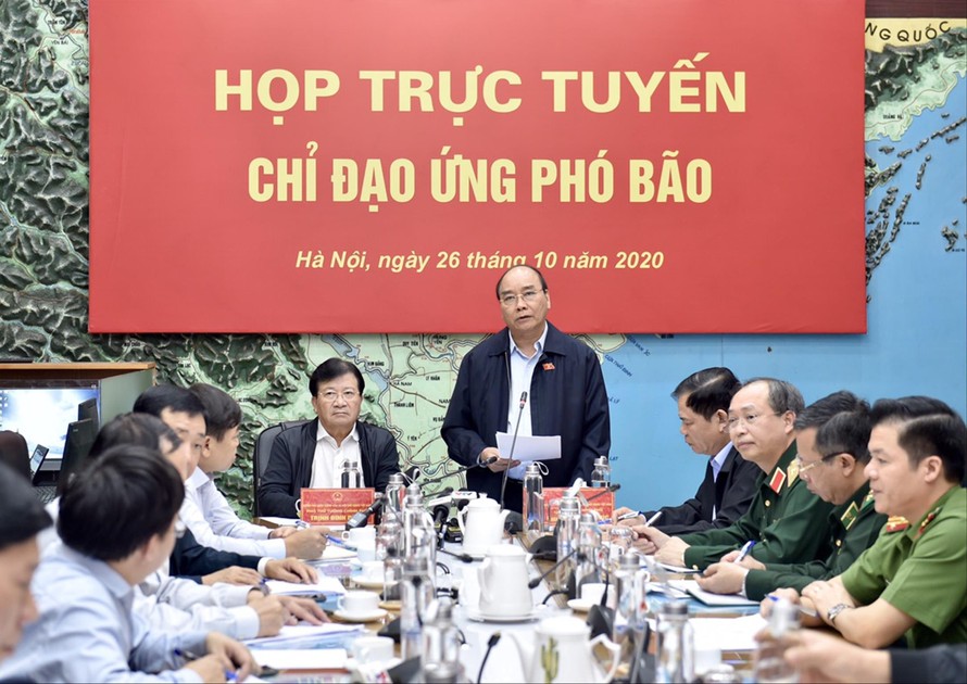 Thủ tướng Nguyễn Xuân Phúc yêu cầu các địa phương vùng ảnh hưởng dừng các cuộc họp không cần thiết, tập trung phòng chống bão. Ảnh: Ngọc Hà 