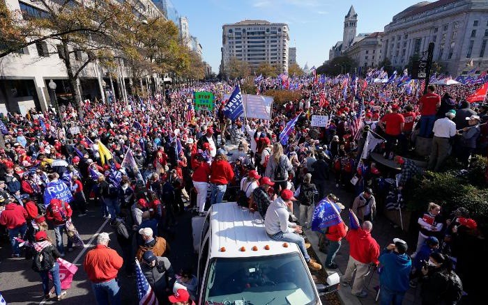 Người biểu tình ủng hộ ông Trump trước trụ sở Quốc hội Mỹ ngày 12/12. Ảnh: AP 
