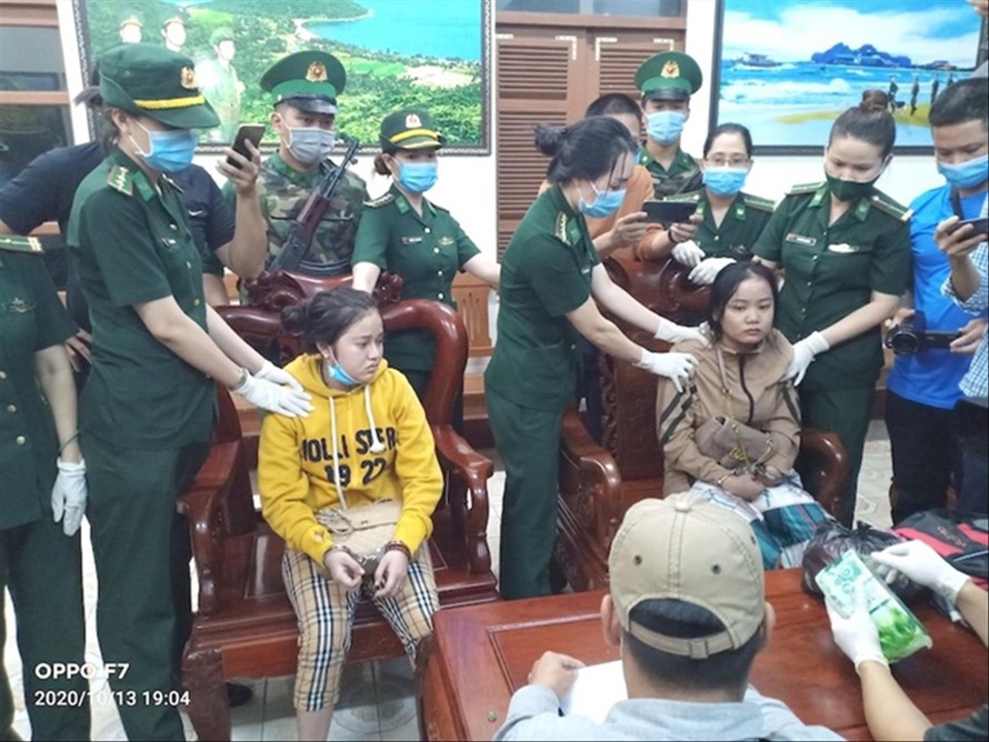 Hai đối tượng Lê Thị Hậu và Võ Thị Ngọc Ánh bị bắt khi vận chuyển 1kg ketamine