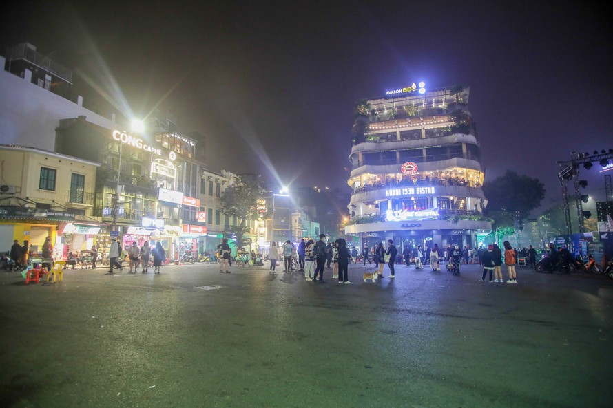 Trải nghiệm du lịch Hà Nội về đêm là nhu cầu của hầu hết các du khách khi đến Thủ đô. Ảnh: Duy Phạm
