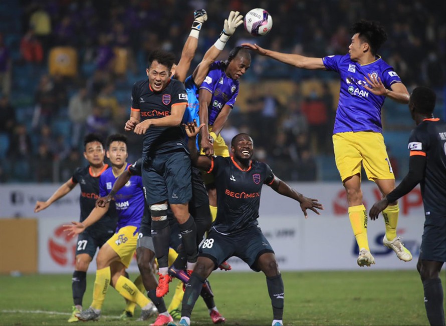 CLB Hà Nội cần một chiến thắng để chặn đà sa sút ở LS V-League 2021. Ảnh: Anh Tú