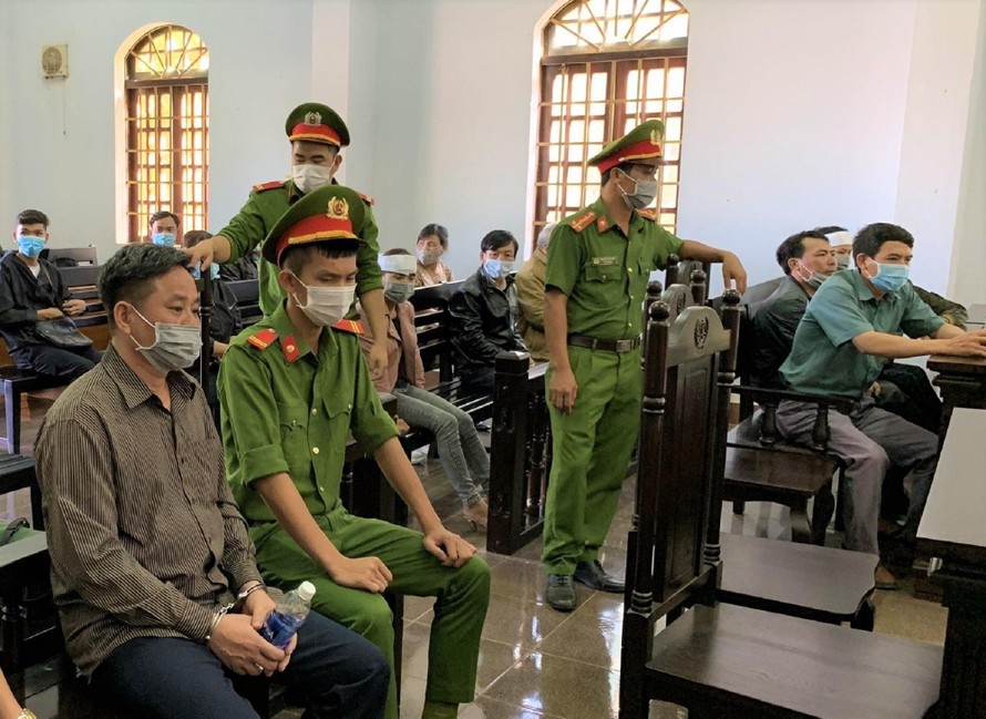 Bị cáo Minh xuất hiện với mái tóc đen tại phiên tòa phúc thẩm
