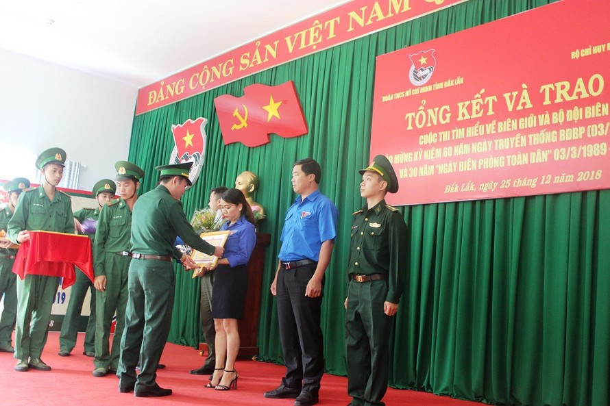 Các cá nhân nhận Giấy khen của Bộ Chỉ huy Bộ đội Biên phòng Đắk Lắk.