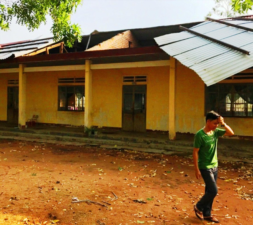 Một trường học ở huyện Ea Súp bị hư hỏng do lốc xoáy