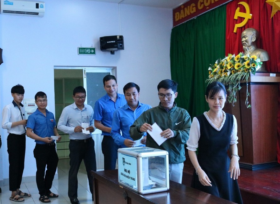 Tuổi trẻ Đắk Nông quyên góp ủng hộ người dân miền Trung. Ảnh: Tỉnh đoàn Đắk Nông