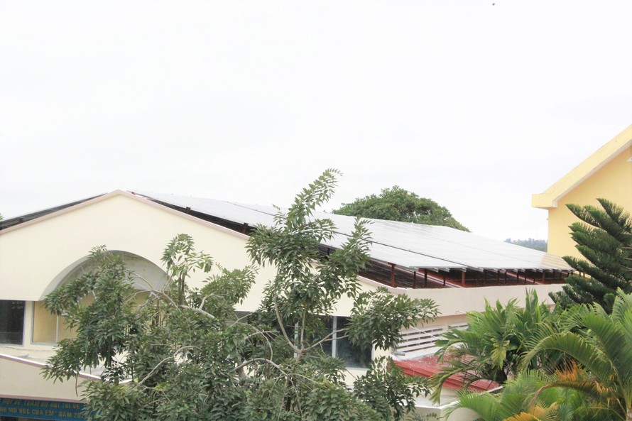 Một dự án lắp điện mặt trời trên mái trường học