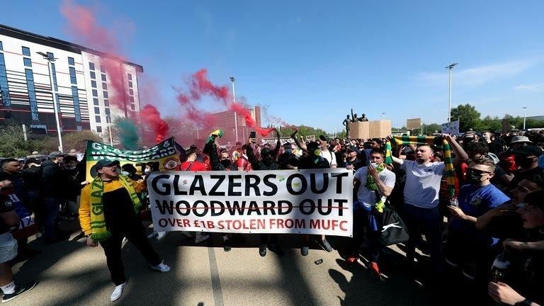 Các fan M.U biểu tình phản đối nhà Glazers