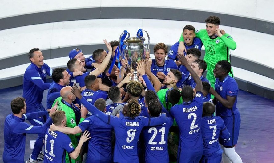 Chelsea nhuộm xanh Dragao đón cúp bạc Champions League
