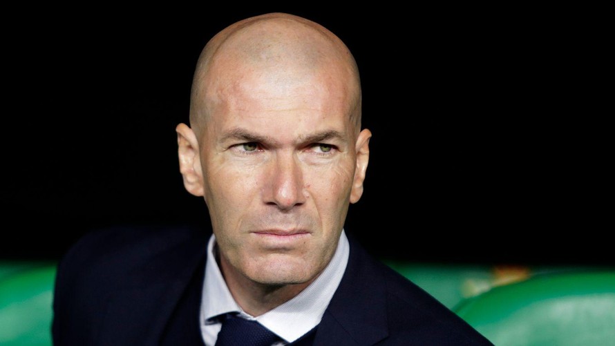 HLV Zidane đau lòng rời Real Madrid vì bị ‘đâm sau lưng’