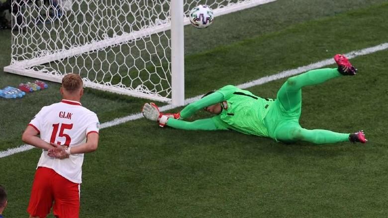 Thủ môn Szczesny lập kỷ lục buồn ở EURO, Ba Lan thua đau Slovakia