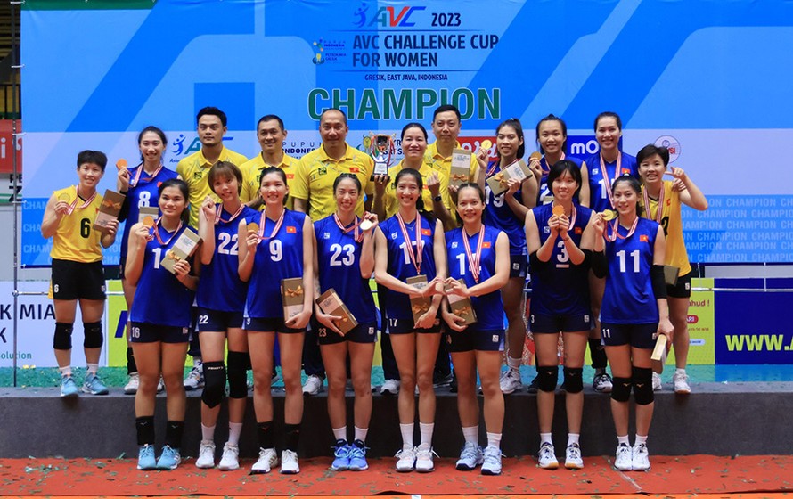 Bóng chuyền nữ Việt Nam thăng hạng chóng mặt sau chức vô địch AVC Challenge Cup 2023