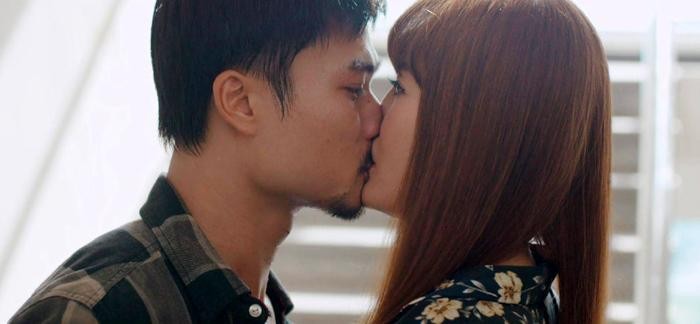 Màn khóa môi bất ngờ của cặp đôi Đồng - Lệ 'Mùa hoa tìm lại' gây 'sốt' mạng xã hội 