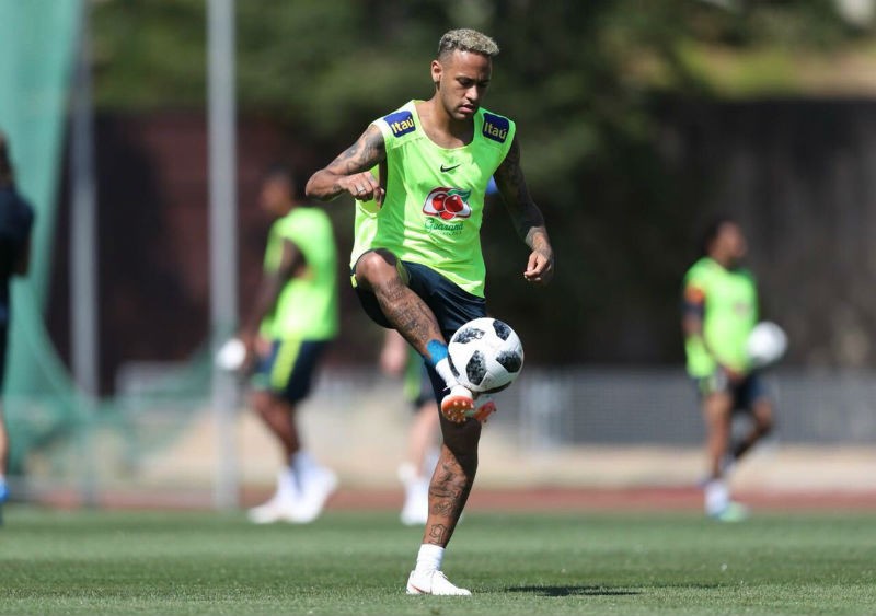 Neymar đã trở lại tập luyện