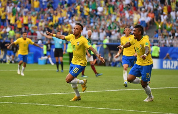 Neymar ăn mừng bàn mở tỷ số cho Brazil